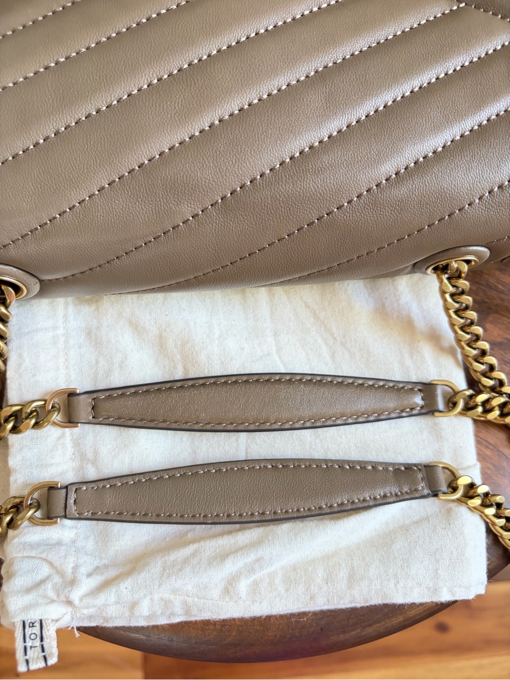 Tory Burch Chevron Quilted Leather Shoulder/Crossbody Sandpiper - Picture 10 of 12